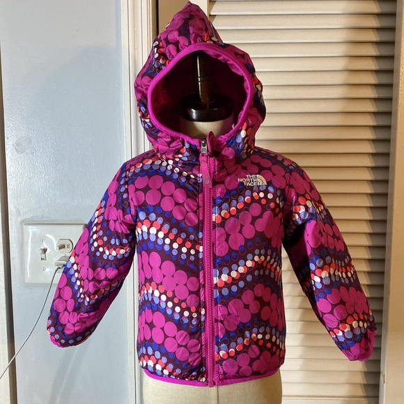 North face reversible girls toddler jacket size 2T. - Picture 2 of 5